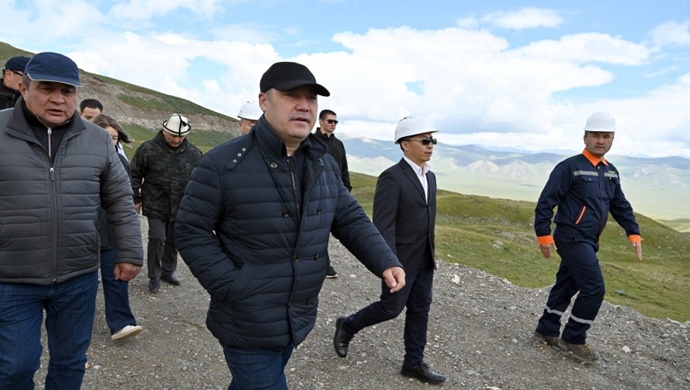 Президент Садыр Жапаров посетил золоторудное месторождение Солтон-Сары в Нарынской области