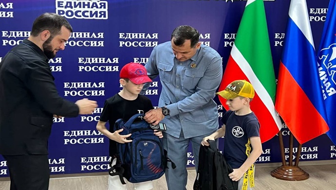 В Чечне при поддержке «Единой России» более 1000 детей получили школьные принадлежности
