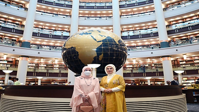 Emine Erdoğan, Malezya Kraliçesi Tunku Azizah ile bir araya geldi