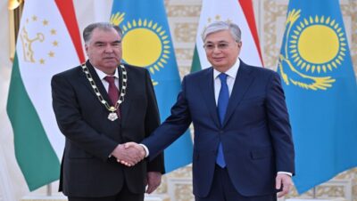 Глава государства Касым-Жомарт Токаев наградил Президента Таджикистана Эмомали Рахмона орденом «Алтын Қыран»