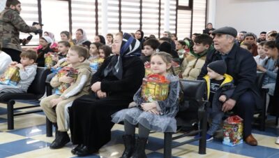 Birleşik Rusya aktivistleri Çeçen Cumhuriyeti’ndeki 1,5 binden fazla çocuğa Mutlu Yıllar diledi