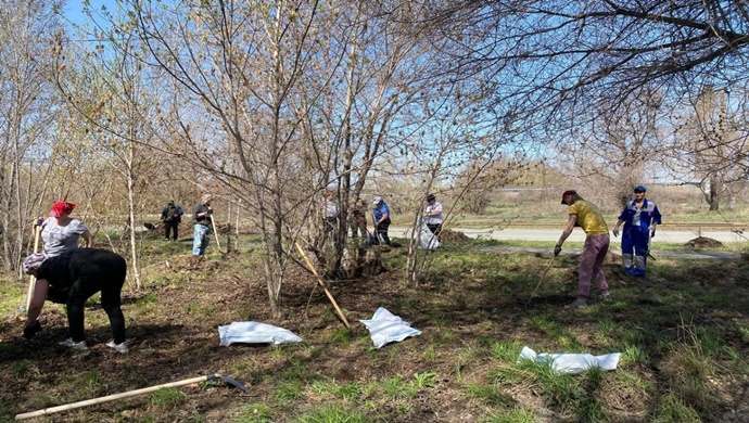 500’den fazla Birleşik Rusya ve MGER gönüllüsü Orsk’ta bir temizlik günü düzenledi
