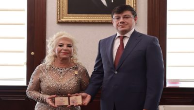 Fransada yaşayan Azərbaycan əsilli pianoçu medalla təltif edilib