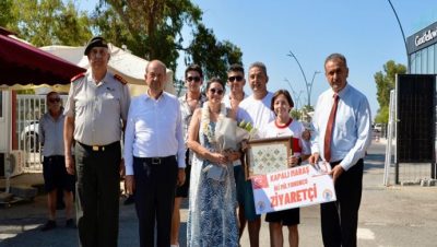 Cumhurbaşkanı Ersin Tatar’ın katılımıyla Maraş’ta 2 milyonuncu ziyaretçiye hediye takdim edildi